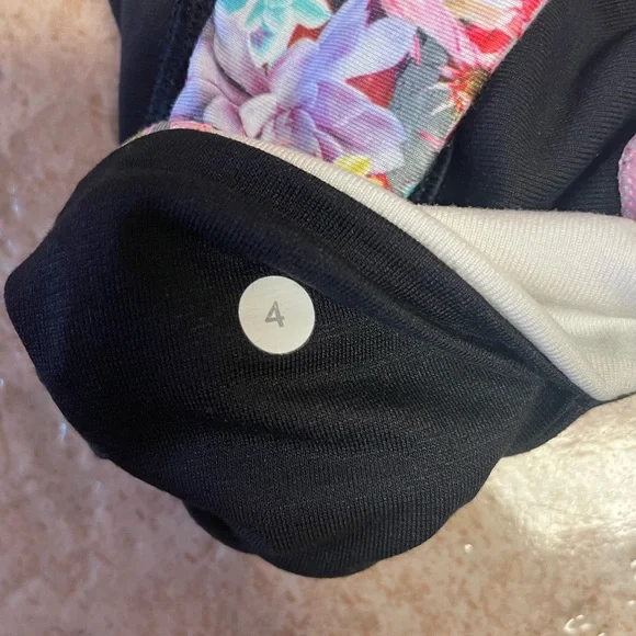 Lululemon reversible boogie shorts - Picture 3 of 3